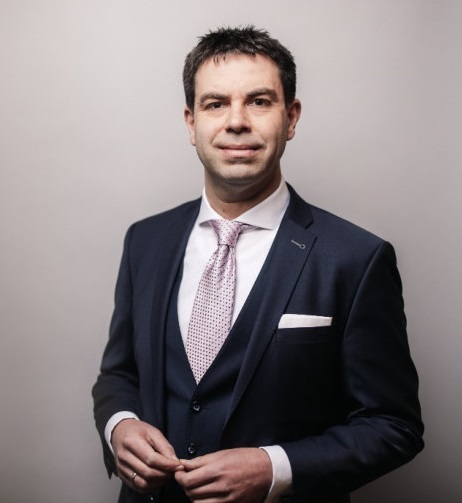 Dr. Oliver Kiamann